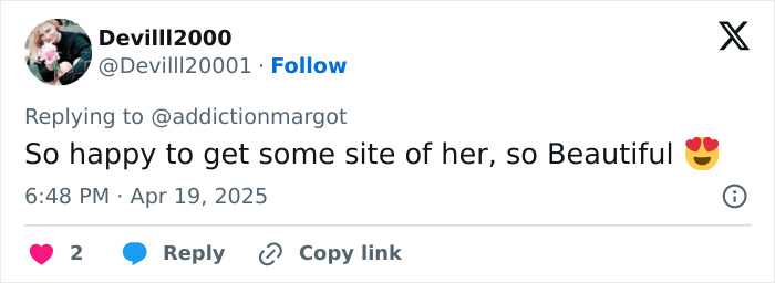 Social media post admiring Margot Robbie's postpartum body and beauty.