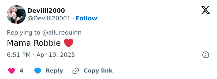 Tweet praising Margot Robbie's postpartum journey with a heart emoji.