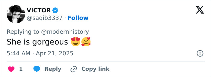 Tweet praising Margot Robbie's postpartum body, calling her gorgeous, with heart and smile emojis.