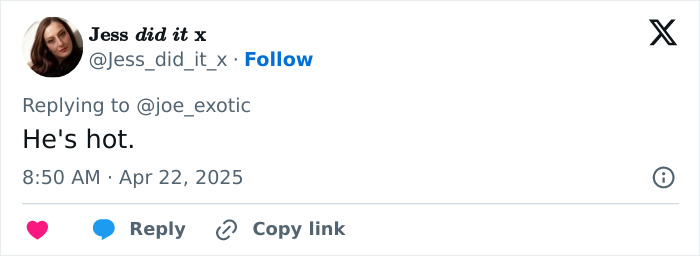 Tweet replying to Joe Exotic calling his sixth husband "hot.