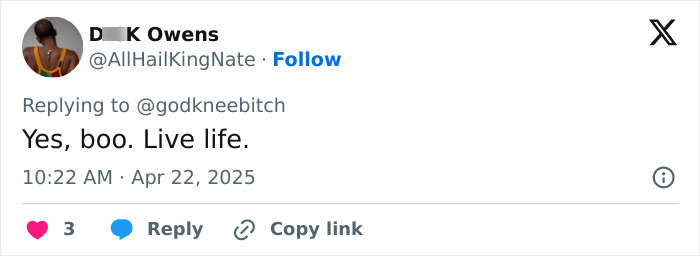 Tweet screenshot showing support to live life freely.