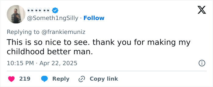 Tweet reply expressing gratitude to Frankie Muniz for enhancing childhood memories during a 'Malcolm in the Middle' reunion.