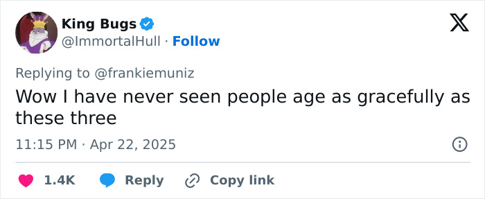 Tweet praising the graceful aging of Frankie Muniz and others from 'Malcolm In The Middle' reunion.