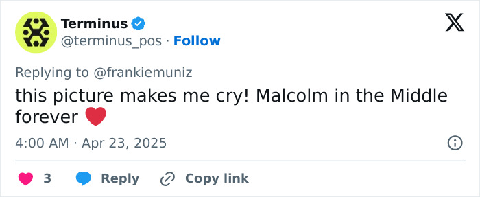 Tweet reacting to Frankie Muniz's 'Malcolm In The Middle' reunion, saying it evokes emotions and nostalgia.