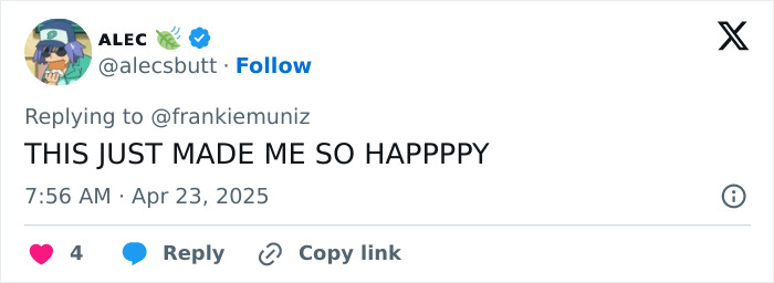 Tweet expressing excitement about Frankie Muniz's reunion, stating, "THIS JUST MADE ME SO HAPPY," liked by several users.