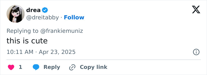 Tweet reply to Frankie Muniz saying "this is cute" about Malcolm in the Middle reunion.