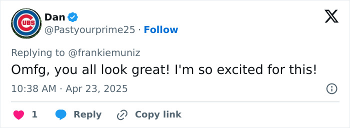 Tweet reacting to Frankie Muniz's 'Malcolm In The Middle' reunion, expressing excitement and admiration.
