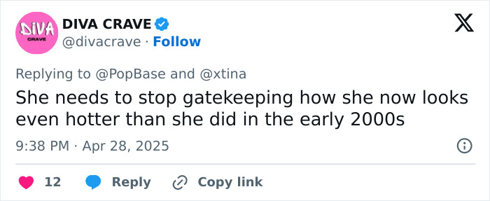 Screenshot of tweet discussing fans claiming Christina Aguilera looks different after photoshopping her pictures to hell in a recent photoshoot.