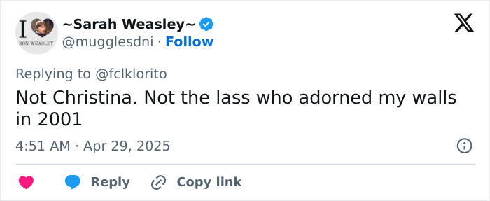 Fan tweet criticizing photoshopped Christina Aguilera pictures from recent photoshoot, claiming she looks different.