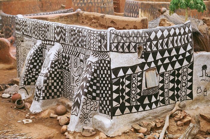 Decorative wall with black and white geometric patterns, a lesser-known architectural wonder.
