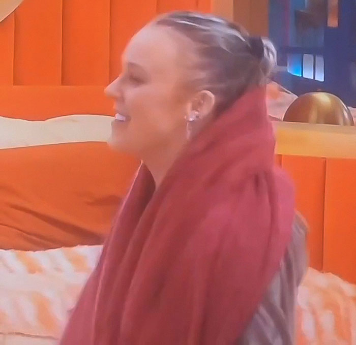 JoJo Siwa Says She's Realized She's "Not A Lesbian" While On Celebrity Big Brother JoJo Siwa Says She's Realized She's "Not A Lesbian" While On Celebrity Big Brother