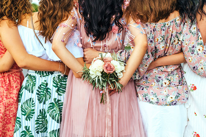 Woman's Green Dress Sparks Major Wedding Controversy, Bride Is Left Fuming Woman's Green Dress Sparks Major Wedding Controversy, Bride Is Left Fuming