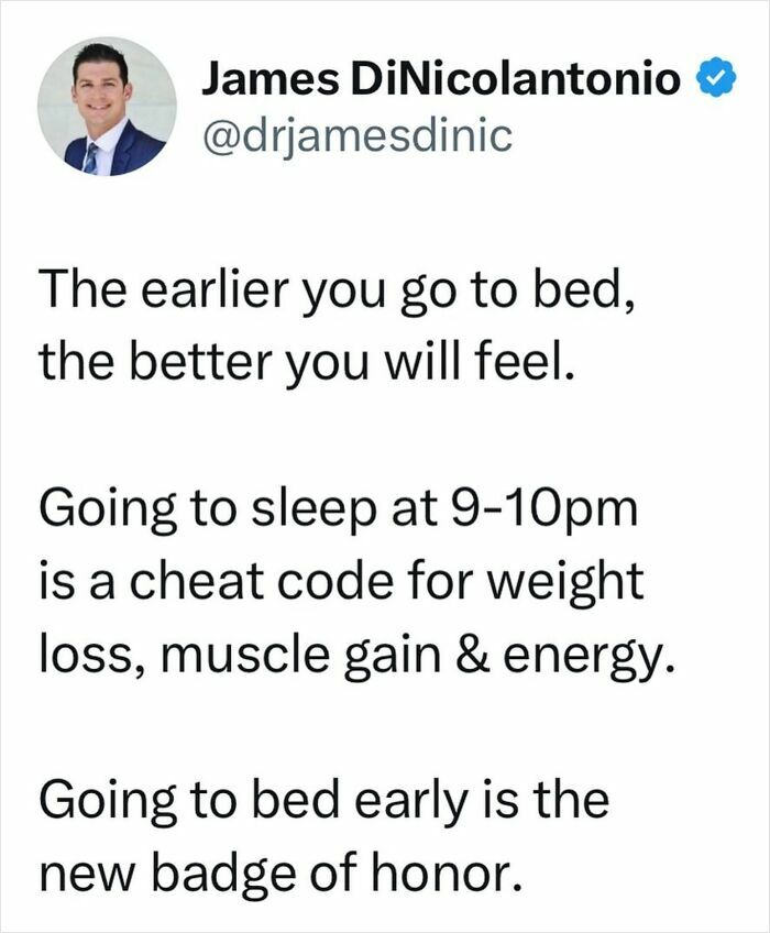 Doctor shares health tip about benefits of sleeping at 9-10pm for weight loss, muscle gain, and energy.