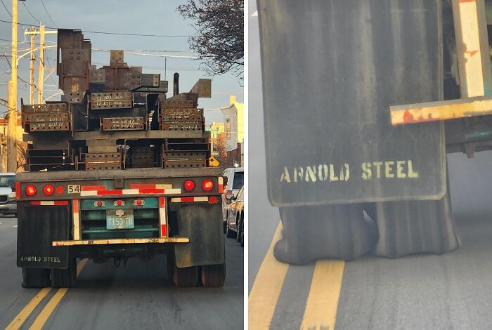 Camión cargado de piezas de acero en movimiento, mostrando un posible peligro en la carretera.