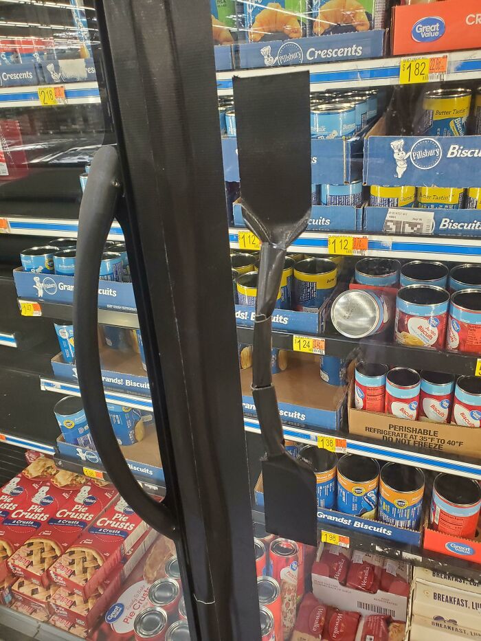 Freezer door handle repaired with spatula fails miserably in a grocery store.