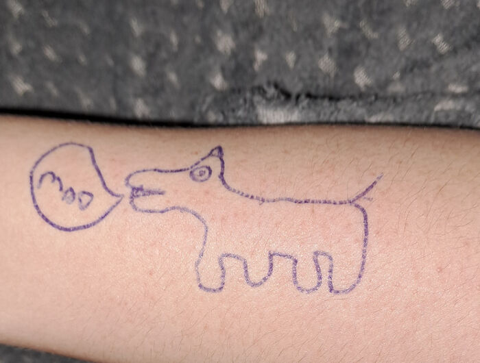Simple drawing of an animal saying "moo" on a person's arm, showcasing hilarious creativity.