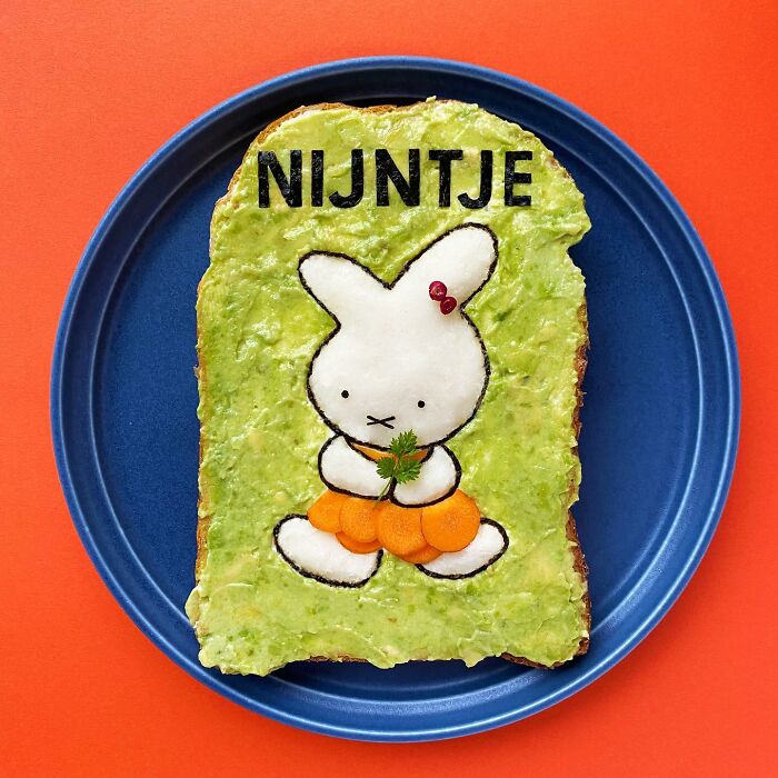 Creative toast design featuring a cartoon character on avocado base by Japanese artist.