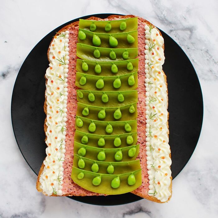 Creative toast design featuring intricate green and cream patterns by Japanese artist.