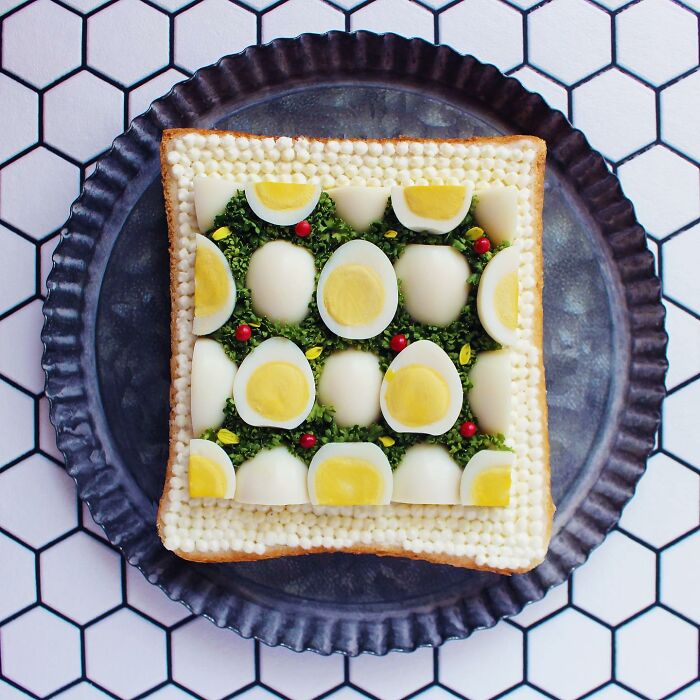 Creative toast design featuring eggs and greens by Japanese artist.