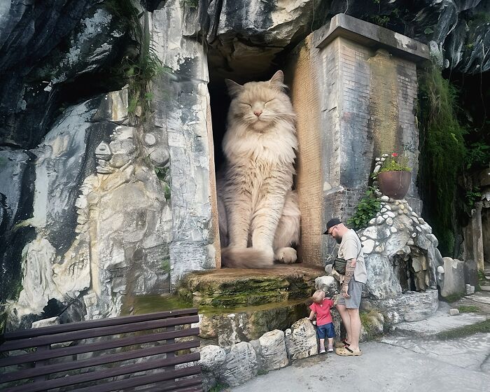 Giant Cats Are Back! Andrey Scherbak Returns To Bored Panda With More Supersized Felines (24 New Pics)