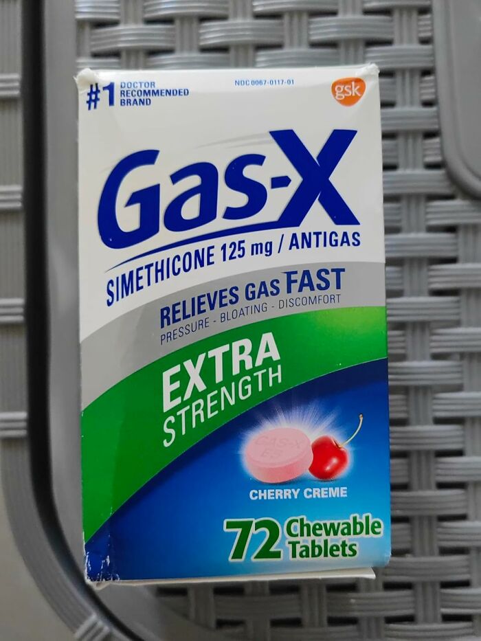 Gas-X box, simethicone 125 mg, cherry flavor, for relieving digestive discomfort, 72 chewable tablets.