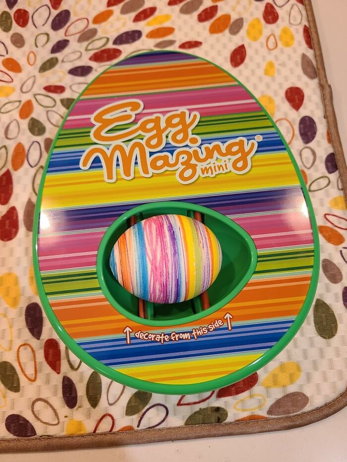 Colorful striped egg in Eggmazing mini machine, popular Easter treasure for decorating eggs.