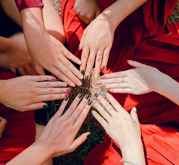 Hands with diverse nail colors forming a circle, symbolizing a viral debate on patriarchy from a Gen Z perspective. Hands with diverse nail colors forming a circle, symbolizing a viral debate on patriarchy from a Gen Z perspective.