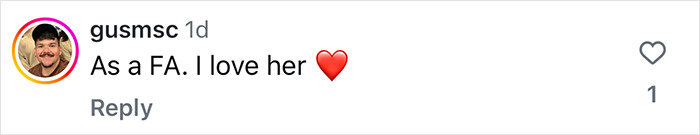 Comment praising airlines worker with heart emoji from user gusmsc.