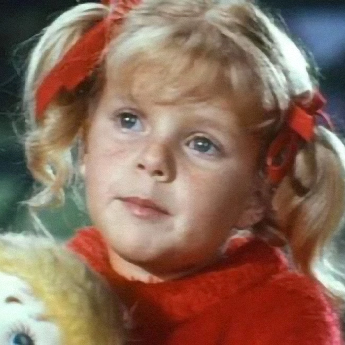 Young child actor with blonde hair and red bows, representing child actors who tragically passed away young.