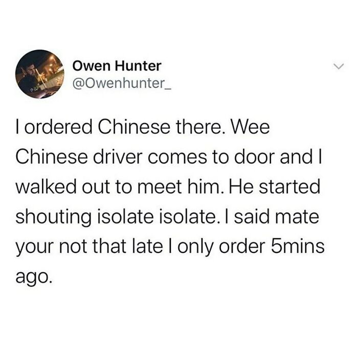 Tweet screenshot with a humorous story about a confusing interaction with a Chinese delivery driver.