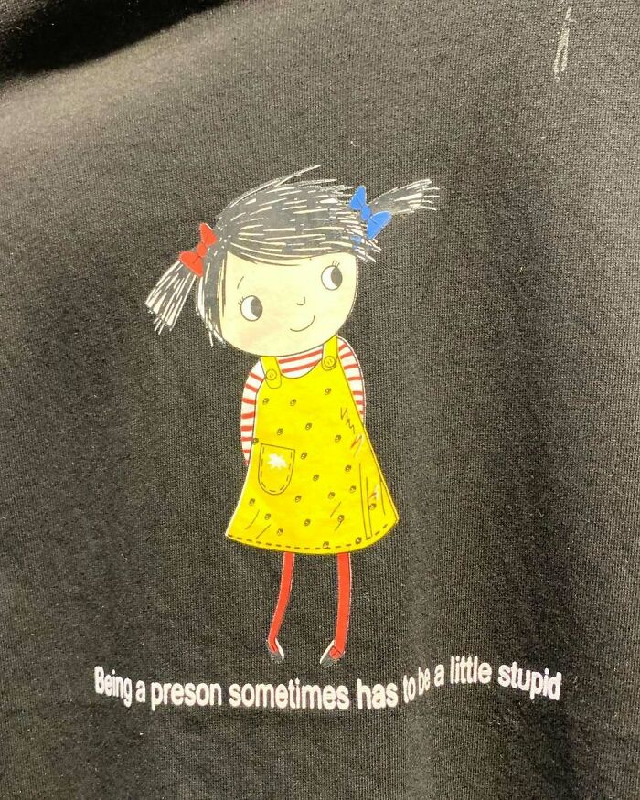 Child cartoon with bows on a T-shirt featuring a humorous translation error.