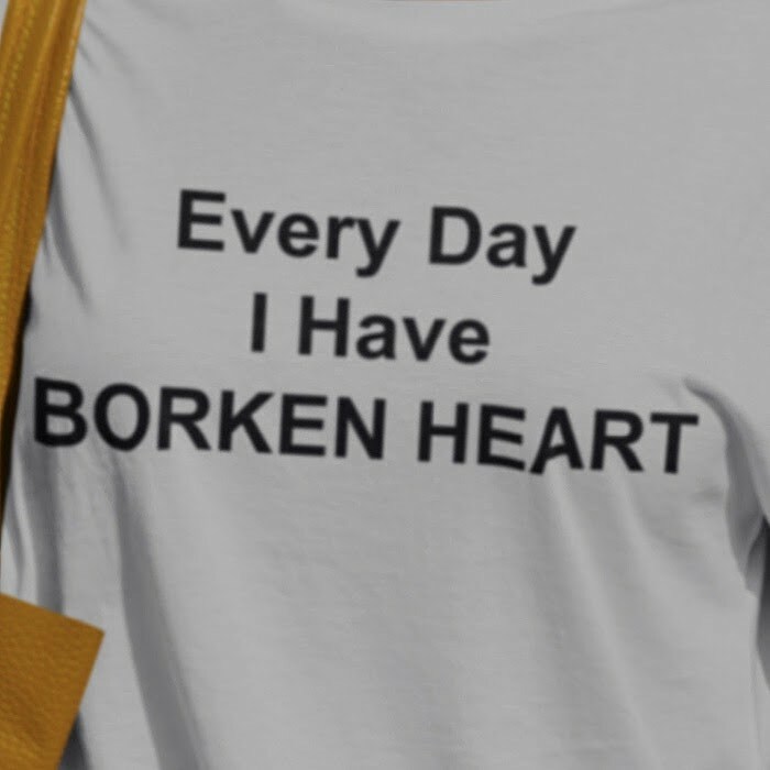 T-shirt with humorous typo: "Every Day I Have Borken Heart," highlighting translation errors.