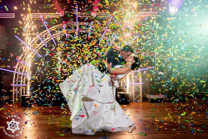 Bride and groom embrace on dance floor with confetti, capturing a top wedding moment from the 2025 Premios FDB Awards.