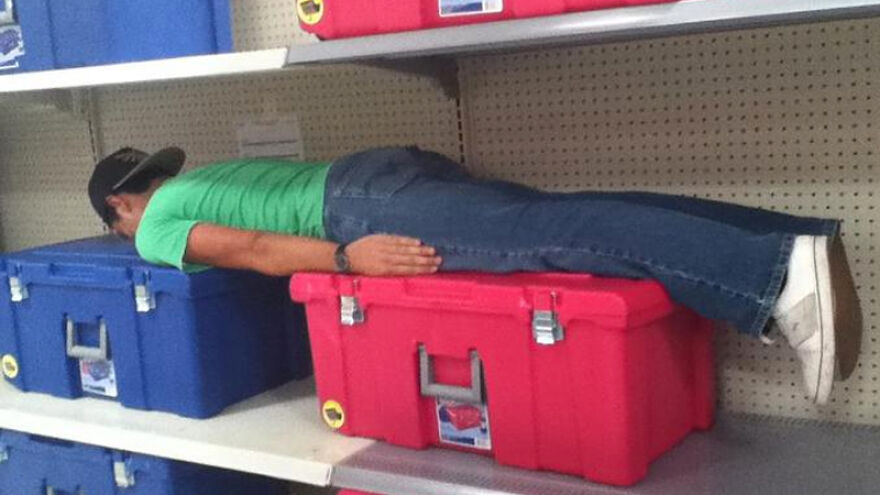 Woman in activewear doing a plank on the beach, engaging in viral trends fitness challenge.