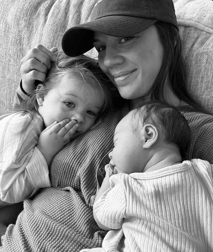 Influencer with children, reflecting on loss and pregnancy news.
