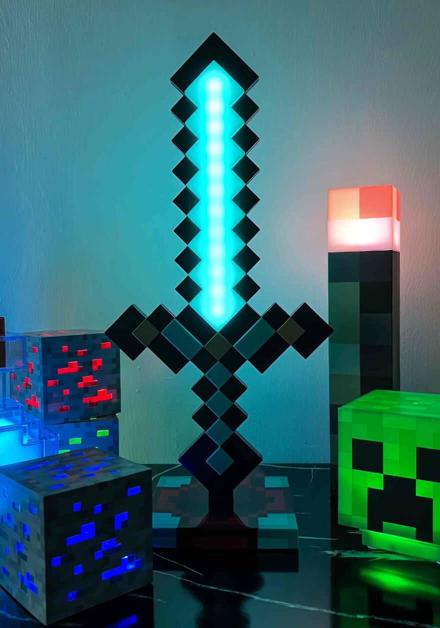 This Minecraft-Inspired Lamp Made Me Feel Like I Was Back In The Game, But Irl