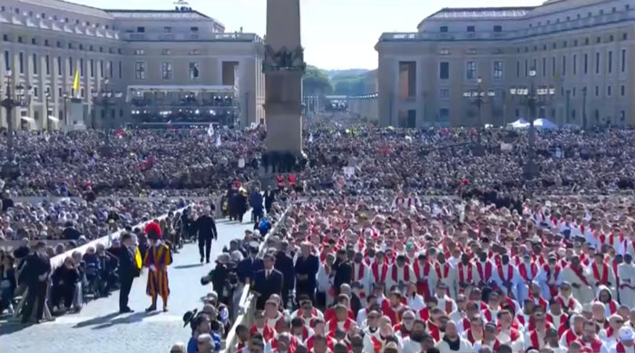Thousands gather in St. Peter&rsquo;s Square for a final farewell to Pope Francis, amidst applause and solemn ceremonies.