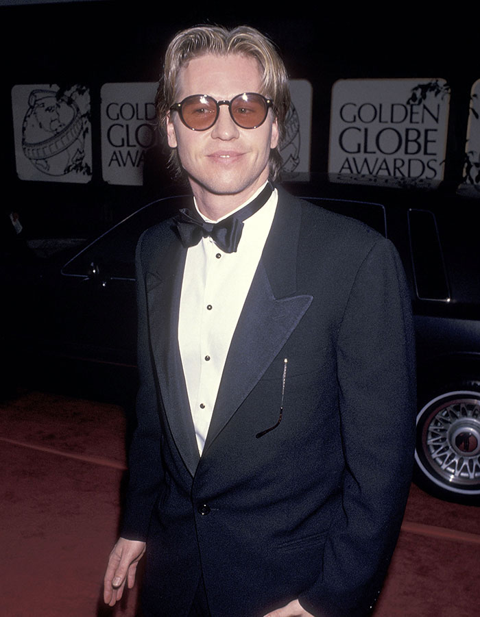 A man in a tuxedo with sunglasses at the Golden Globe Awards, embodying Batman star style.