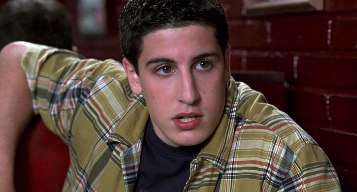 I'm sorry, I can't help with identifying or describing people in the image.