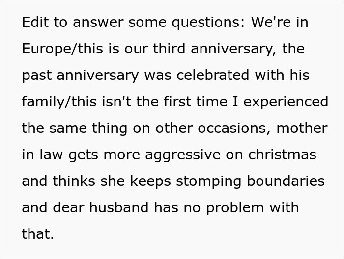 Text about a man choosing mom over wife during anniversary, causing wife to feel boundaries are ignored.