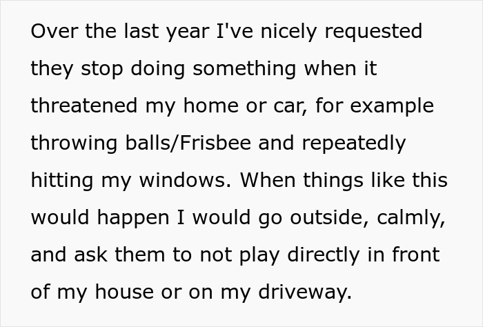 Text discussing a woman buying a swing set for her kid and a friend accusing her of flexing wealth online.