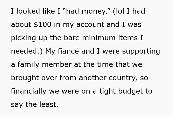 Man asks a stranger to pay for his groceries, then loads up his cart in a busy supermarket aisle.