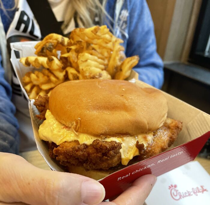 30 Chain Restaurant Employees Share Industry Secrets Most Of The Customers Don't Know About