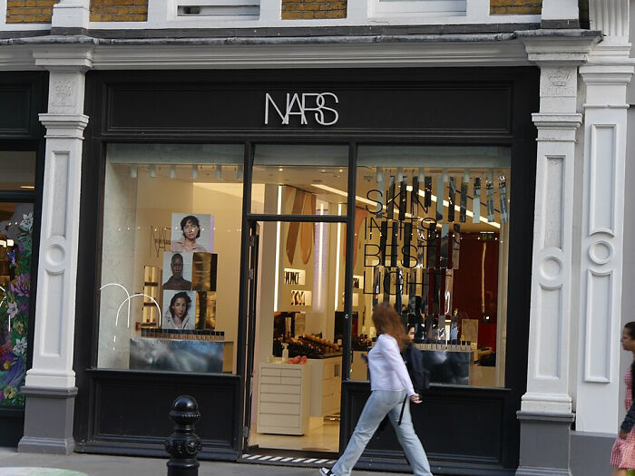 NARS storefront on a city street with pedestrians walking by, illustrating companies that lost customers forever.