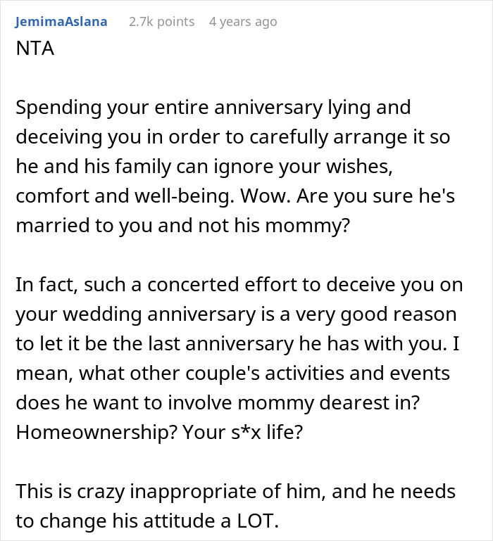 Reddit comment criticizing a man for prioritizing his mom over his wife on their anniversary.