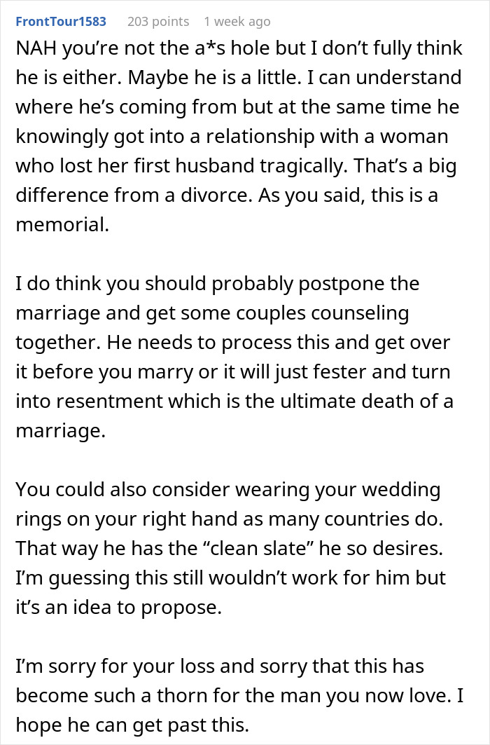 Reddit comment giving advice on a man's concerns about his future wife's tattoo from her late husband.