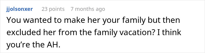 Reddit comment discussing a woman crashing her fianc&eacute;'s family vacation and relationship issues.