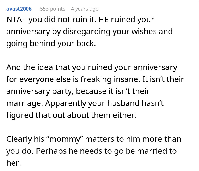 Comment addressing a man choosing his mom over his wife, causing anniversary conflict.