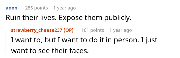 Text exchange about exposing affair during rehearsal dinner for dramatic impact.