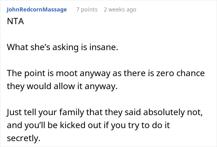 Reddit comment discussing refusal to share a college dorm room with a sibling and baby.